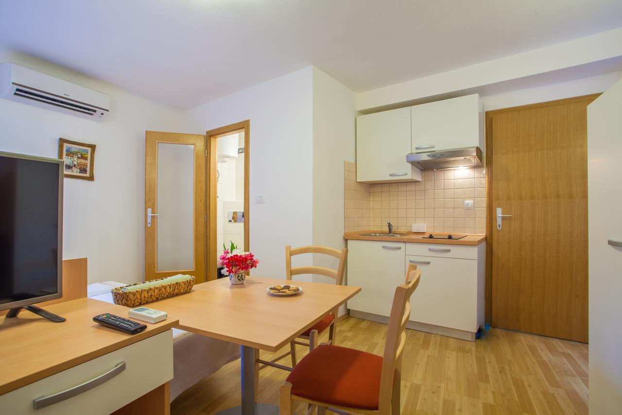 Apartments Calma Cres Luaran gambar